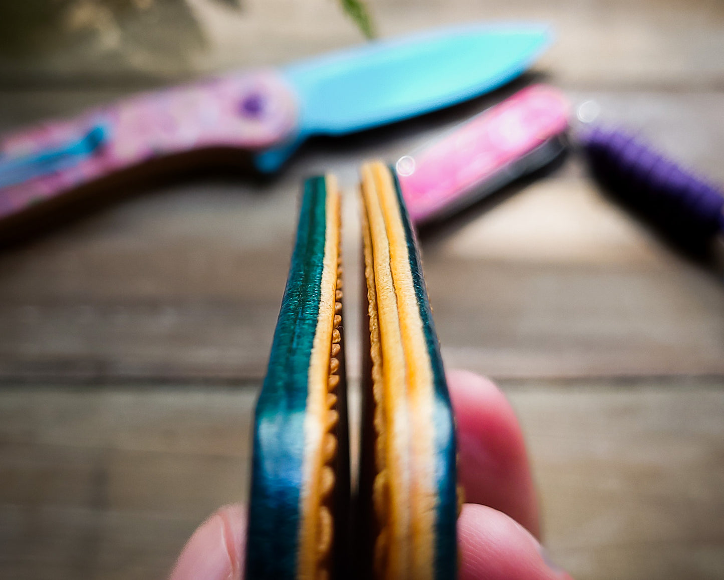 Stevens minimalist bifold | Turquoise Donuts