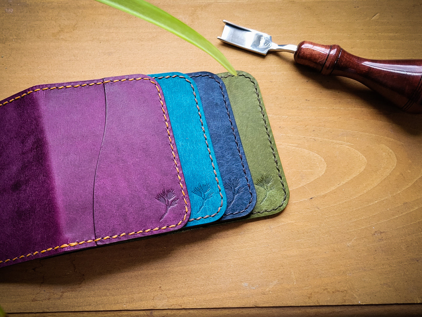 Stevens minimalist bifold