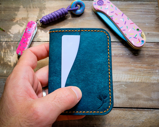 Stevens minimalist bifold | Turquoise Donuts