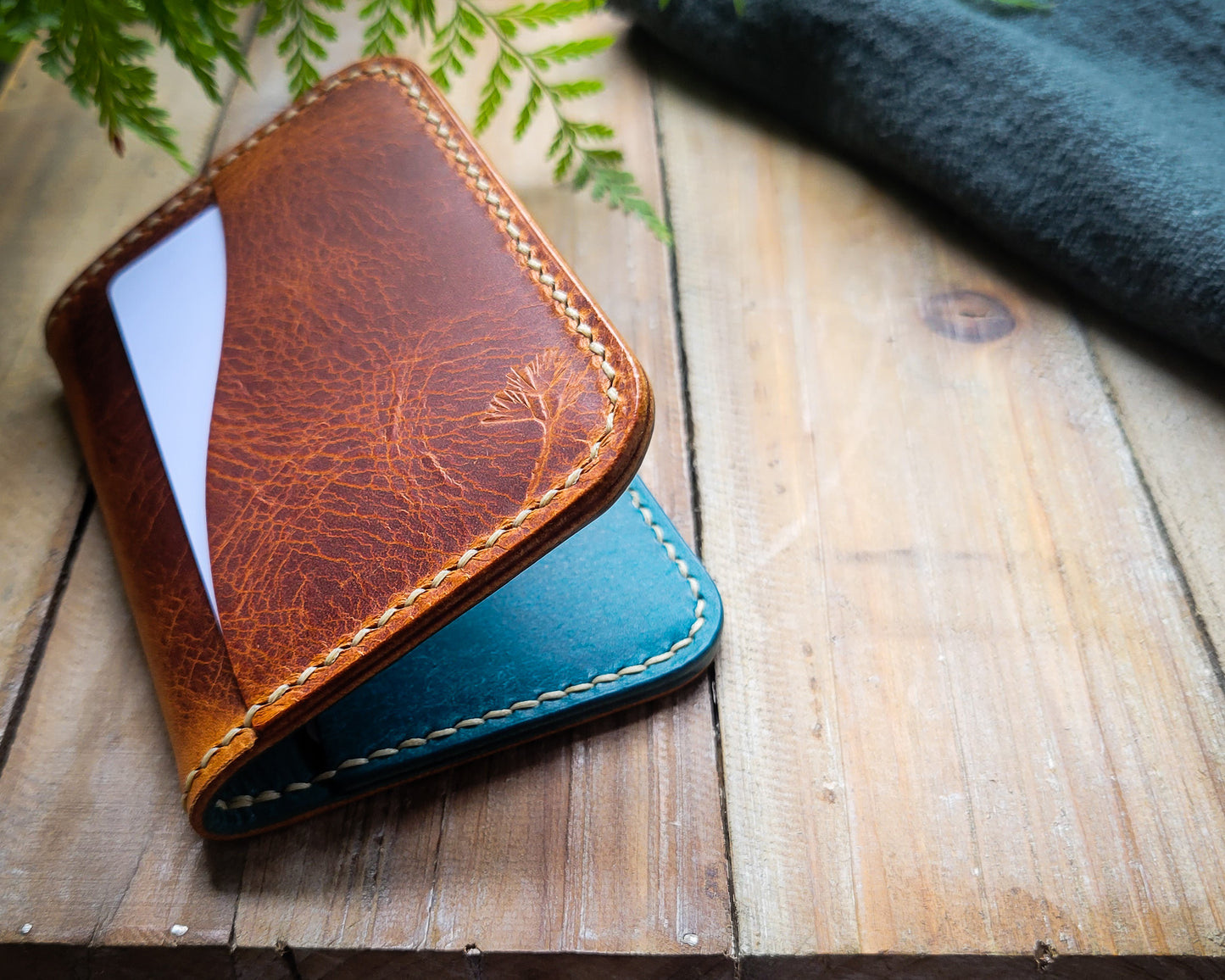 Stevens minimalist bifold | Cognac and Turquoise