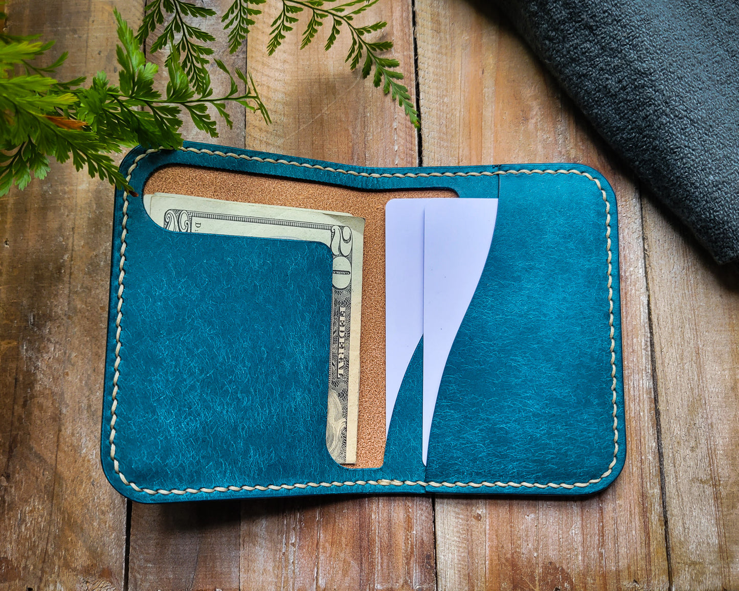 Stevens minimalist bifold | Cognac and Turquoise