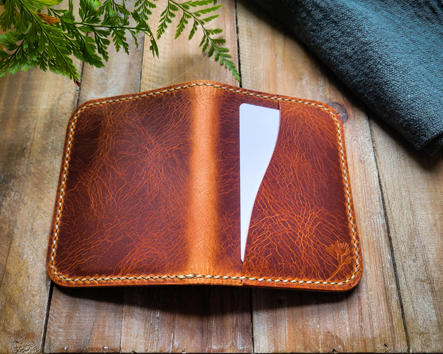 Stevens minimalist bifold | Cognac and Turquoise